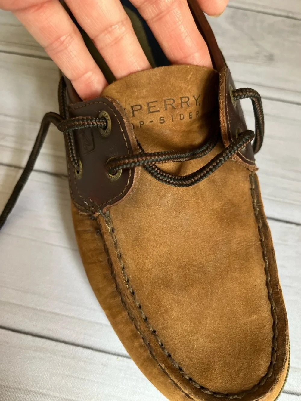 Men’s Sperry top sider Leeward 2 eye 2 tone brown leather boat shoe. Size 8.5